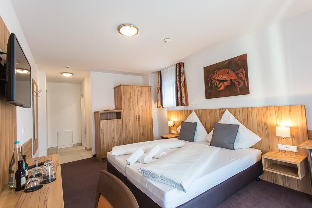 Schaefer Boardinghouse Aparthotel Groebenzell Exterior photo