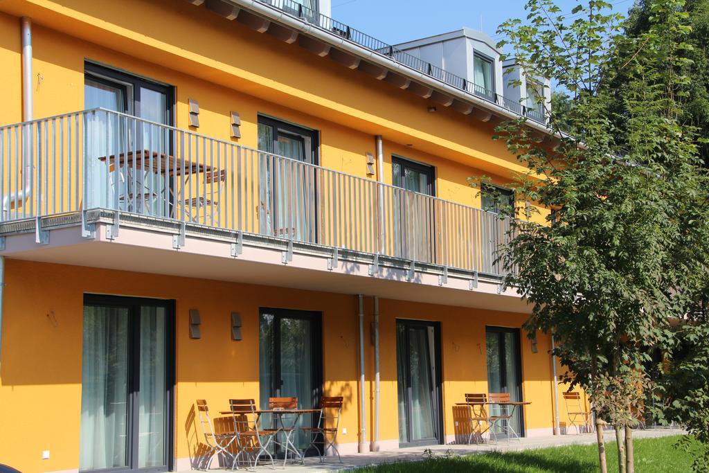 Schaefer Boardinghouse Aparthotel Groebenzell Exterior photo
